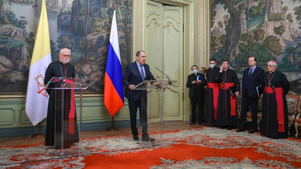 ՌԴ ԱԳ նախարար Սերգեյ Լավրովի և Սուրբ Աթոռի օտարերկրյա պետությունների հետ հարաբերությունների քարտուղար Պոլ Ռիչարդ Գալլախերի հանդիպումը - Sputnik Արմենիա