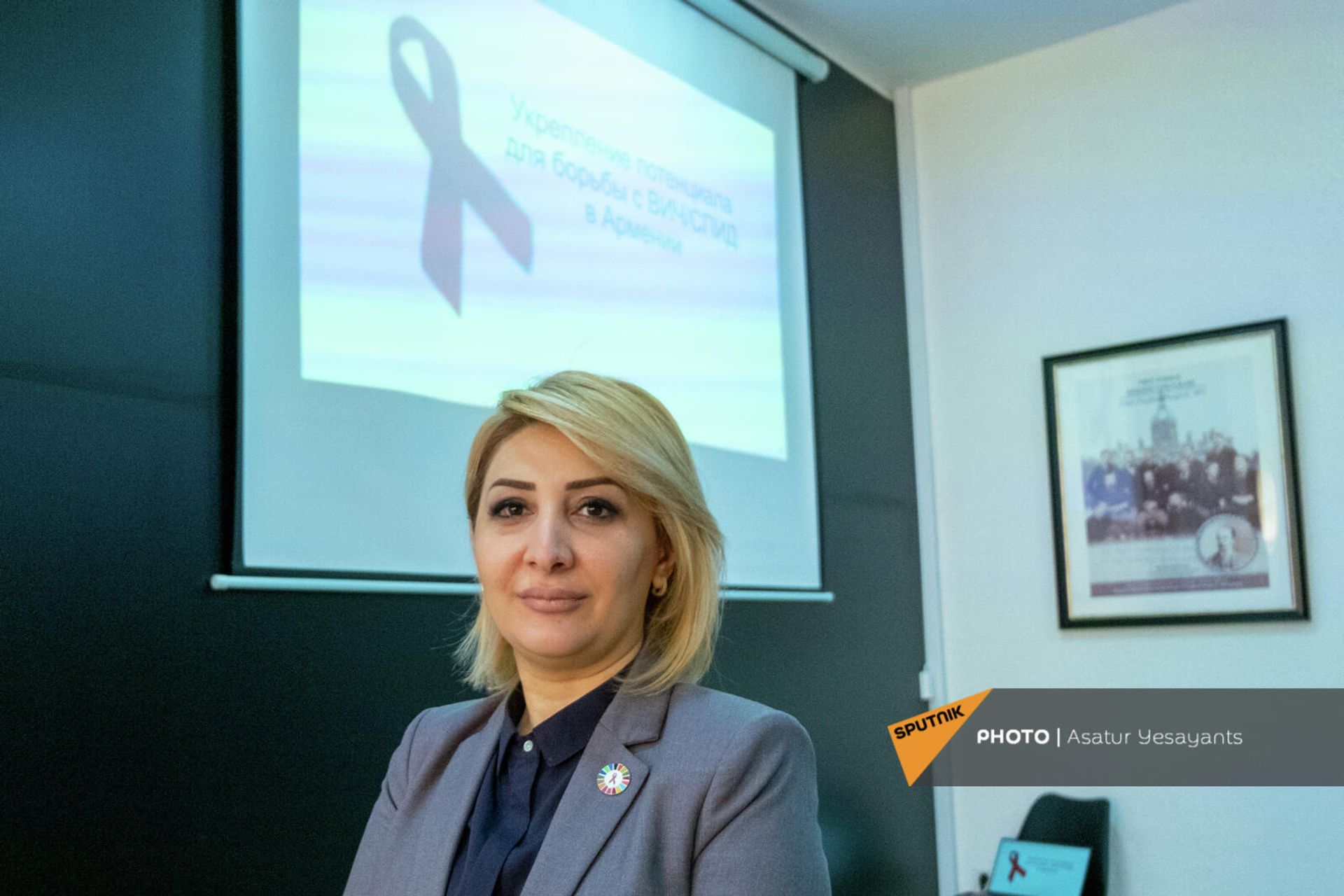 Руководитель объединенной программы ООН по ВИЧ/СПИДУ (ЮНЭЙДС) в Армении Роза Бабаян на открытии учебного центра в Национальном институте здравоохранения (9 ноября 2021). Еревaн Руководитель объединенной программы ООН по ВИЧ/СПИДУ (ЮНЭЙДС) в Армении Роза Бабаян на открытии учебного центра в Национальном институте здравоохранения (9 ноября 2021). Еревaн - Sputnik Армения, 1920, 09.11.2021