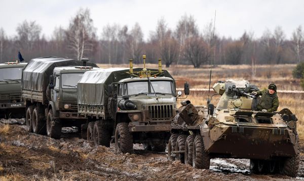 Завершатся маневры тактическим эпизодом блокирования населенного пункта, захваченного незаконными вооруженными формированиями. - Sputnik Армения