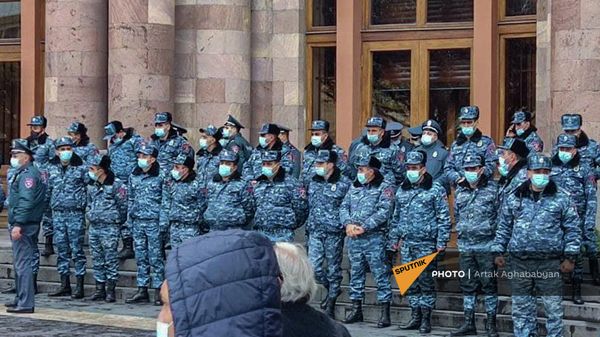 Акция протеста перед домом Правительства (11 ноября 2021). Еревaн - Sputnik Армения