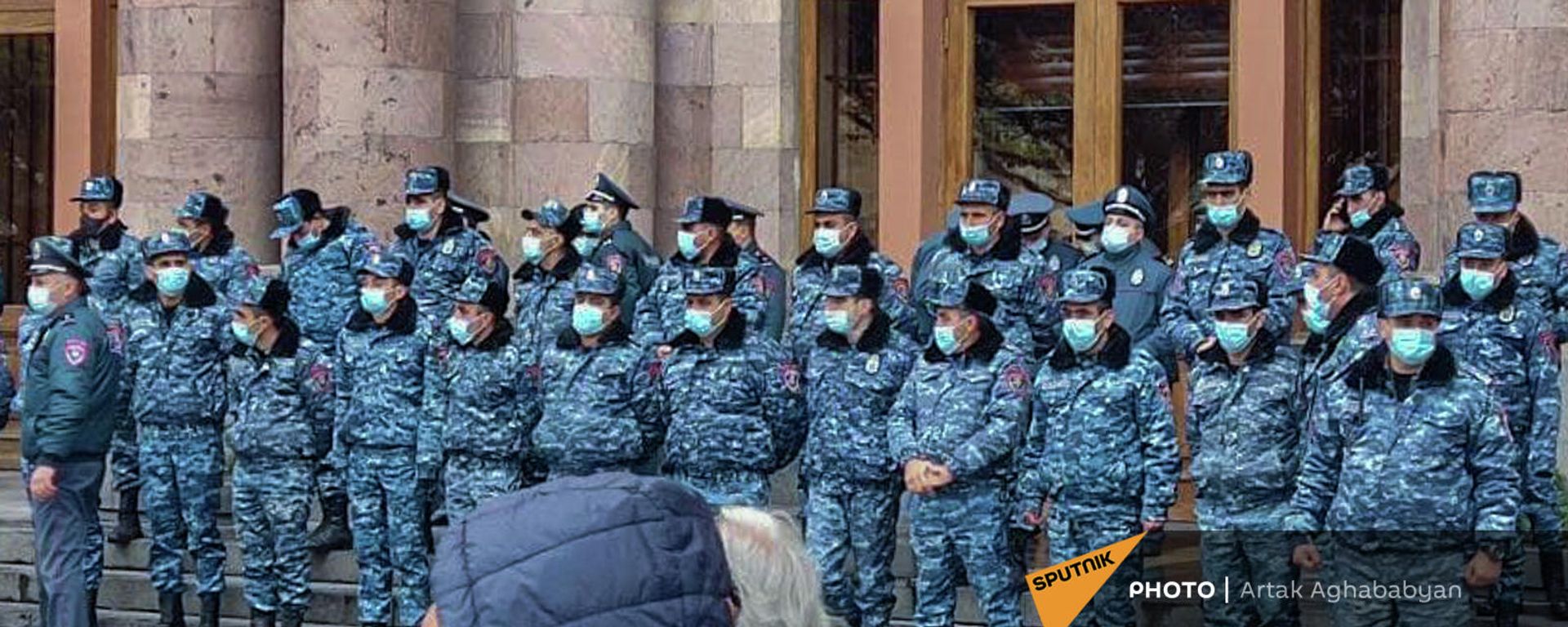 Акция протеста перед домом Правительства (11 ноября 2021). Еревaн - Sputnik Армения, 1920, 26.11.2021