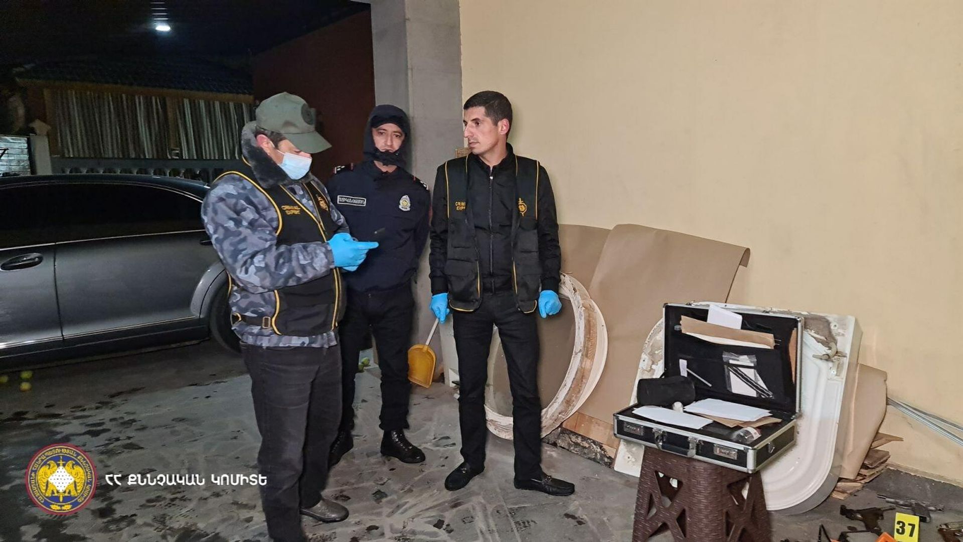 Оперативная группа Канакер-Зейтунского административного района Следственного управления Следственного комитета РА на месте убийства 4-х человек (11 ноября 2021). Еревaн - Sputnik Армения, 1920, 11.11.2021