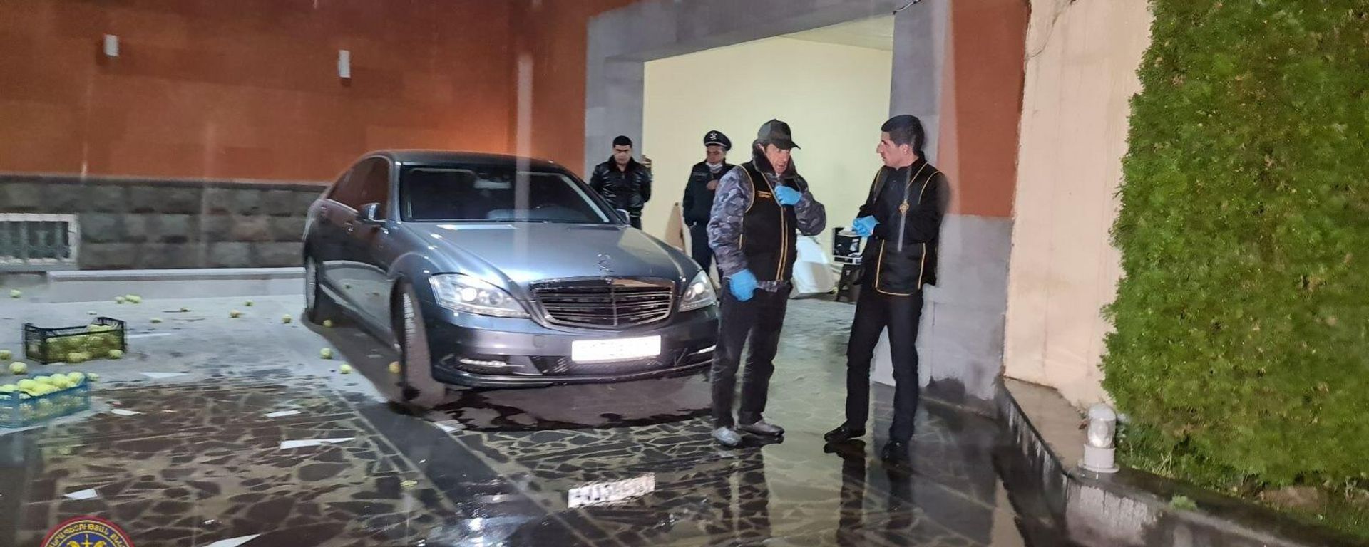 Оперативная группа Канакер-Зейтунского административного района Следственного управления Следственного комитета РА на месте убийства 4-х человек (11 ноября 2021). Еревaн - Sputnik Армения, 1920, 11.11.2021
