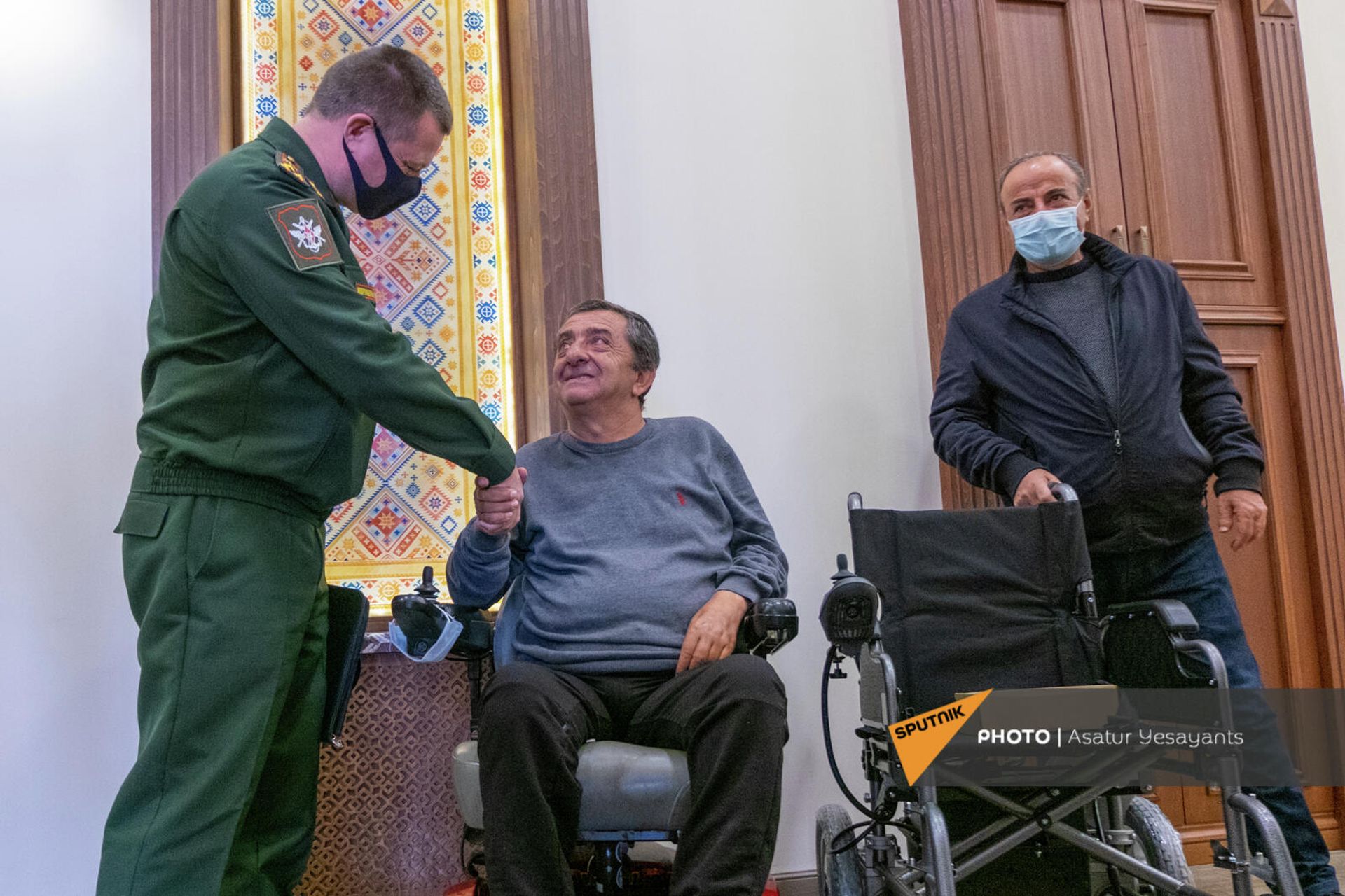 Ветераны афганской войны получили в дар от правительства РФ инвалидные коляски - Sputnik Армения, 1920, 12.11.2021