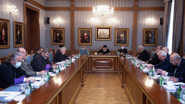 Католикос Гарегин II во главе Высшего попечительского совета в Эчмиадзине - Sputnik Армения