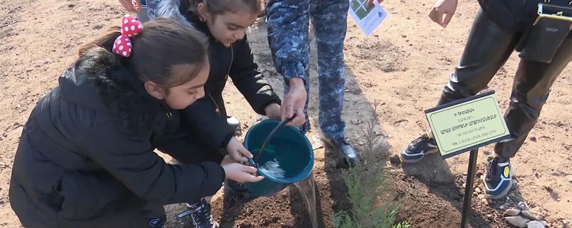 Торжественная церемония открытия Парка вечности возле административного здания Управления войсками полиции (12 ноября 2021). Еревaн - Sputnik Армения, 1920, 12.11.2021