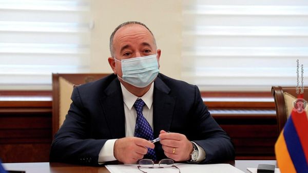 Министр обороны РА Аршак Карапетян принял руководителя ереванского офиса Совета Европы Мартину Шмидт (12 ноября 2021). Еревaн - Sputnik Армения