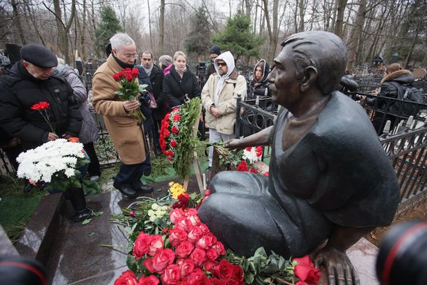 Церемония открытия памятнику актеру Армену Джигарханяну на Ваганьковском кладбище в день годовщины со дня кончины народного артиста СССР (14 ноября 2021). Москвa - Sputnik Армения
