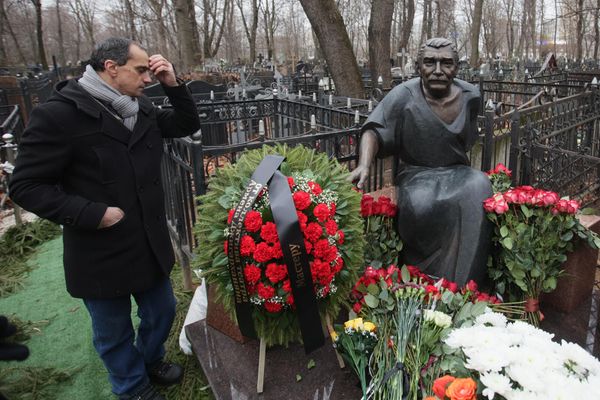 Памятник актеру Армену Джигарханяну, открытый на Ваганьковском кладбище в день годовщины со дня кончины народного артиста СССР (14 ноября 2021). Москвa - Sputnik Армения