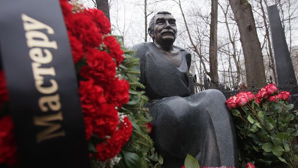 Памятник актеру Армену Джигарханяну, открытый на Ваганьковском кладбище в день годовщины со дня кончины народного артиста СССР (14 ноября 2021). Москвa - Sputnik Армения