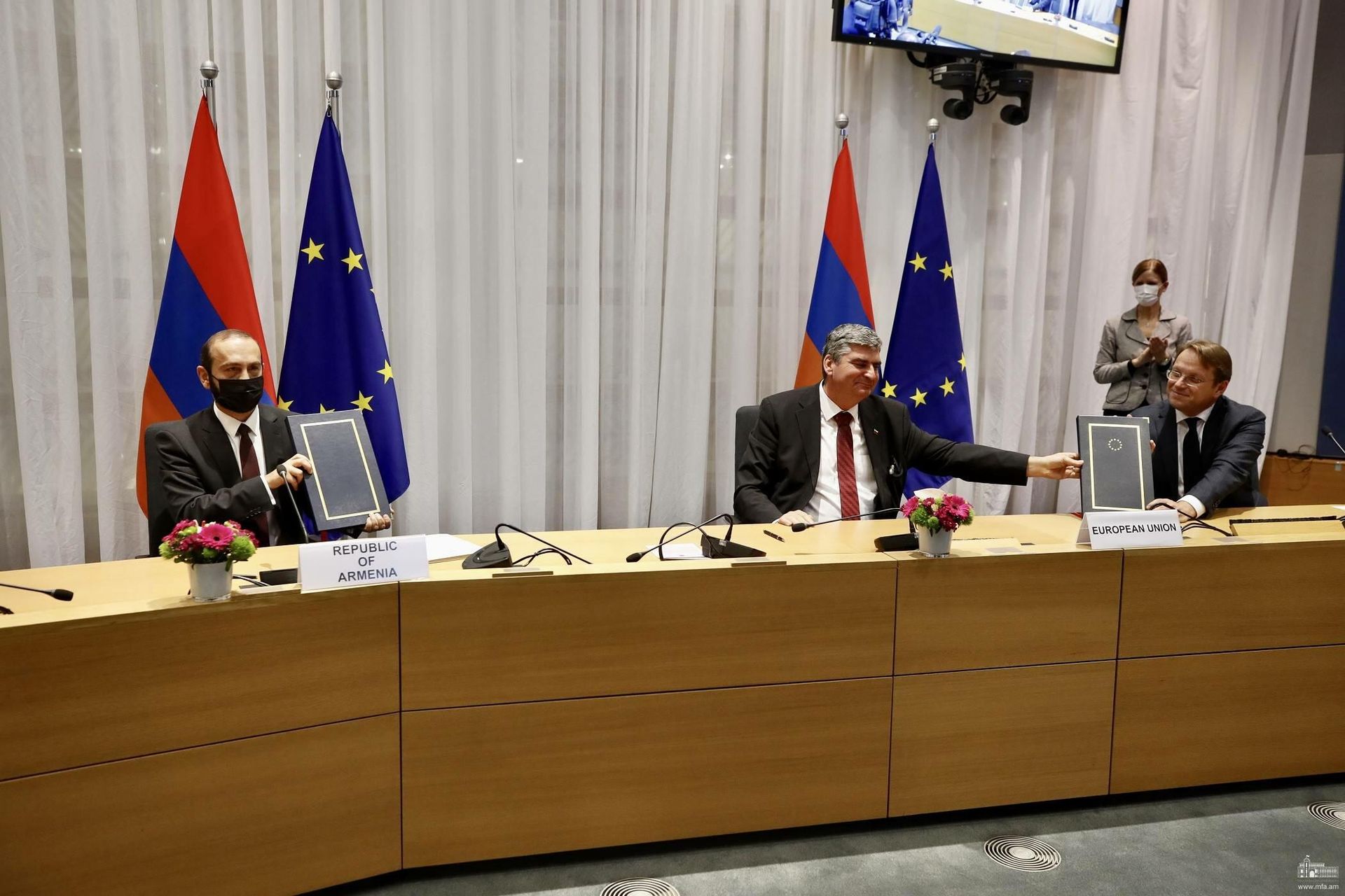 Բրյուսելում ստորագրվել է Հայաստան-ԵՄ Ընդհանուր ավիացիոն համաձայնագիրը - Sputnik Արմենիա, 1920, 15.11.2021