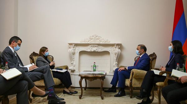 ԱԽ քարտուղար Արմեն Գրիգորյանը հանդիպել է Հայաստանում ԱՄՆ դեսպան Լին Թրեյսիին (16 նոյեմբերի, 2021թ․). Երևան - Sputnik Արմենիա