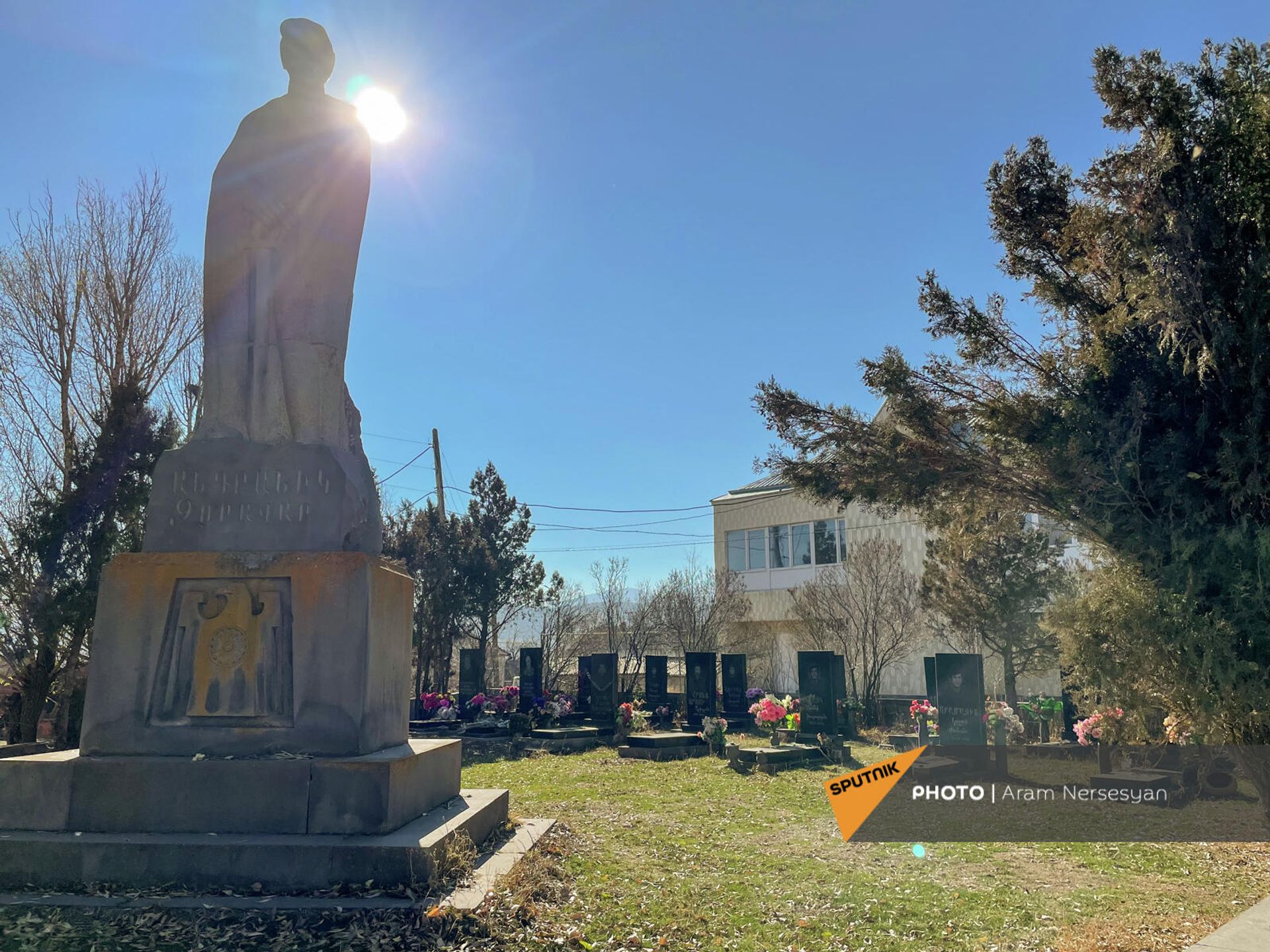 Памятник полководцу Зоравару Андранику в селе Ангехакот Сюникской области - Sputnik Армения, 1920, 17.11.2021