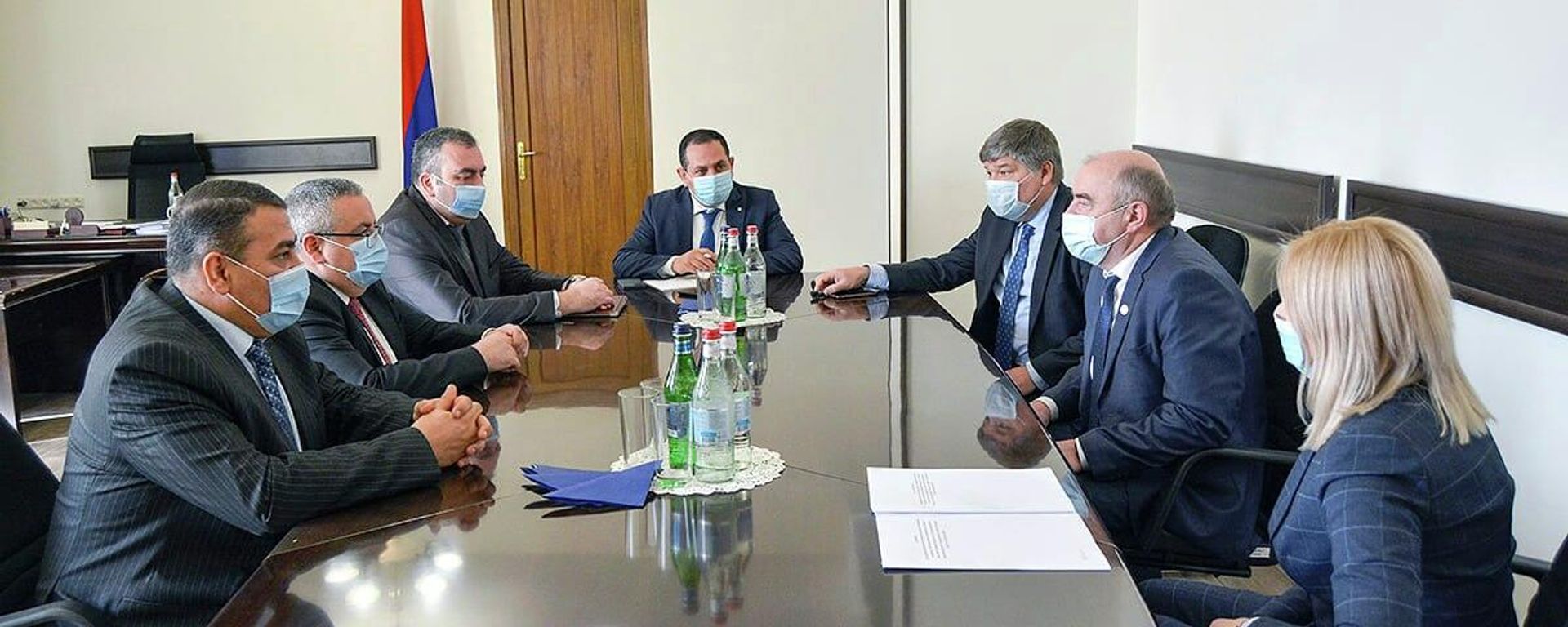 ՀՀ սննդամթերքի անվտանգության տեսչական մարմնի ղեկավար Գեորգի Ավետիսյանը հանդիպել է ԵՏՀ տեխնիկական կարգավորման հարցերով Կոլեգիայի անդամ (նախարար) Վիկտոր Նազարենկոյի հետ:  - Sputnik Արմենիա, 1920, 18.11.2021