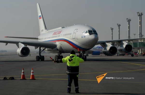Ռուսաստանի պատվիրակության կառավարայկան ինքնաթիռը վայրէջք է կատարել «Զվարթնոց» օդանավակայանում - Sputnik Արմենիա