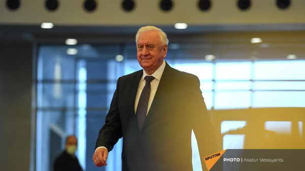 Председатель коллегии Евразийской экономической комиссии Михаил Мясникович прибывает на заседание Евразийского межправительственного совета (19 ноября 2021). Еревaн - Sputnik Армения