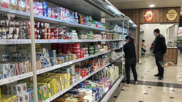 Молочные продукты в супермаркете - Sputnik Армения
