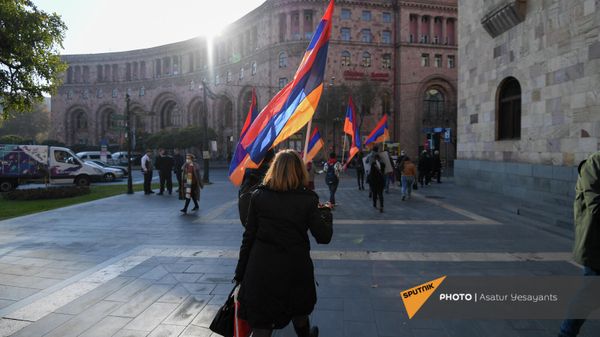 «5165» շարժման քայլերթը կառավարության շենքից դեպի Ազգային ժողով և ՀՀ նախագահի նստավայր (22 նոյեմբերի, 2021թ․). Երևան - Sputnik Արմենիա