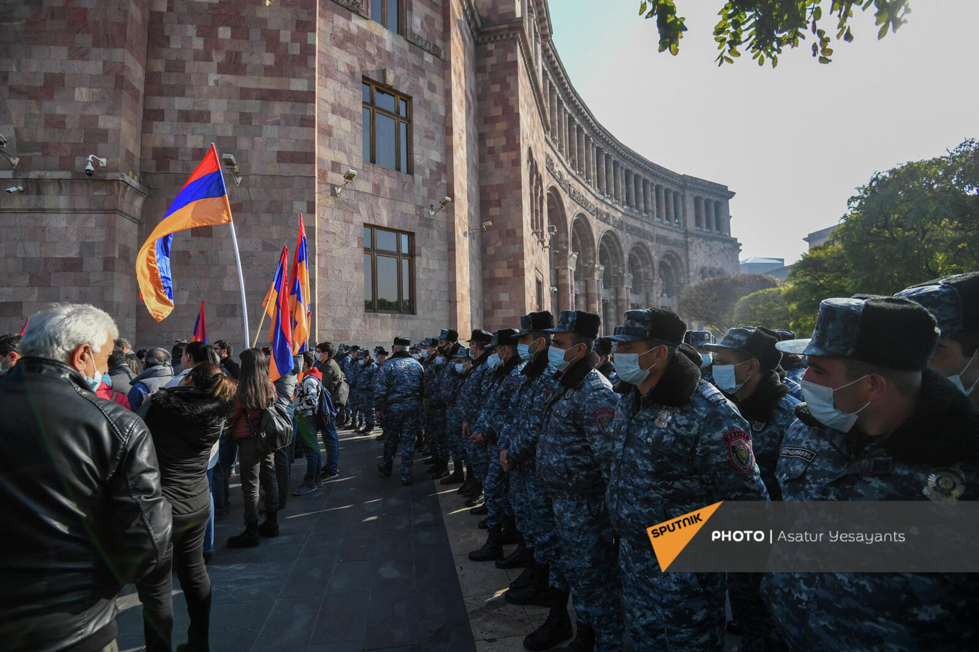 «5165» շարժման ներկայացուցիչները Կառավարության շենքի մոտ (22 նոյեմբերի, 2021թ․). Երևան - Sputnik Արմենիա, 1920, 22.11.2021