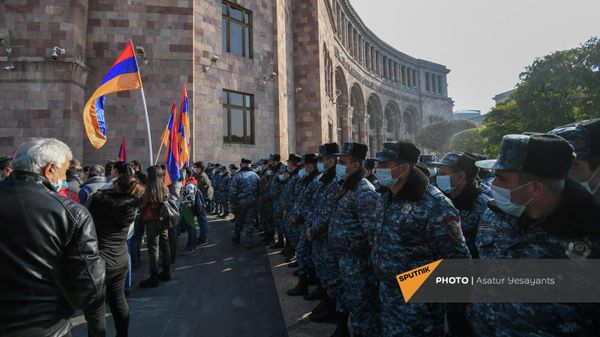 «5165» շարժման ներկայացուցիչները Կառավարության շենքի մոտ (22 նոյեմբերի, 2021թ․). Երևան - Sputnik Արմենիա