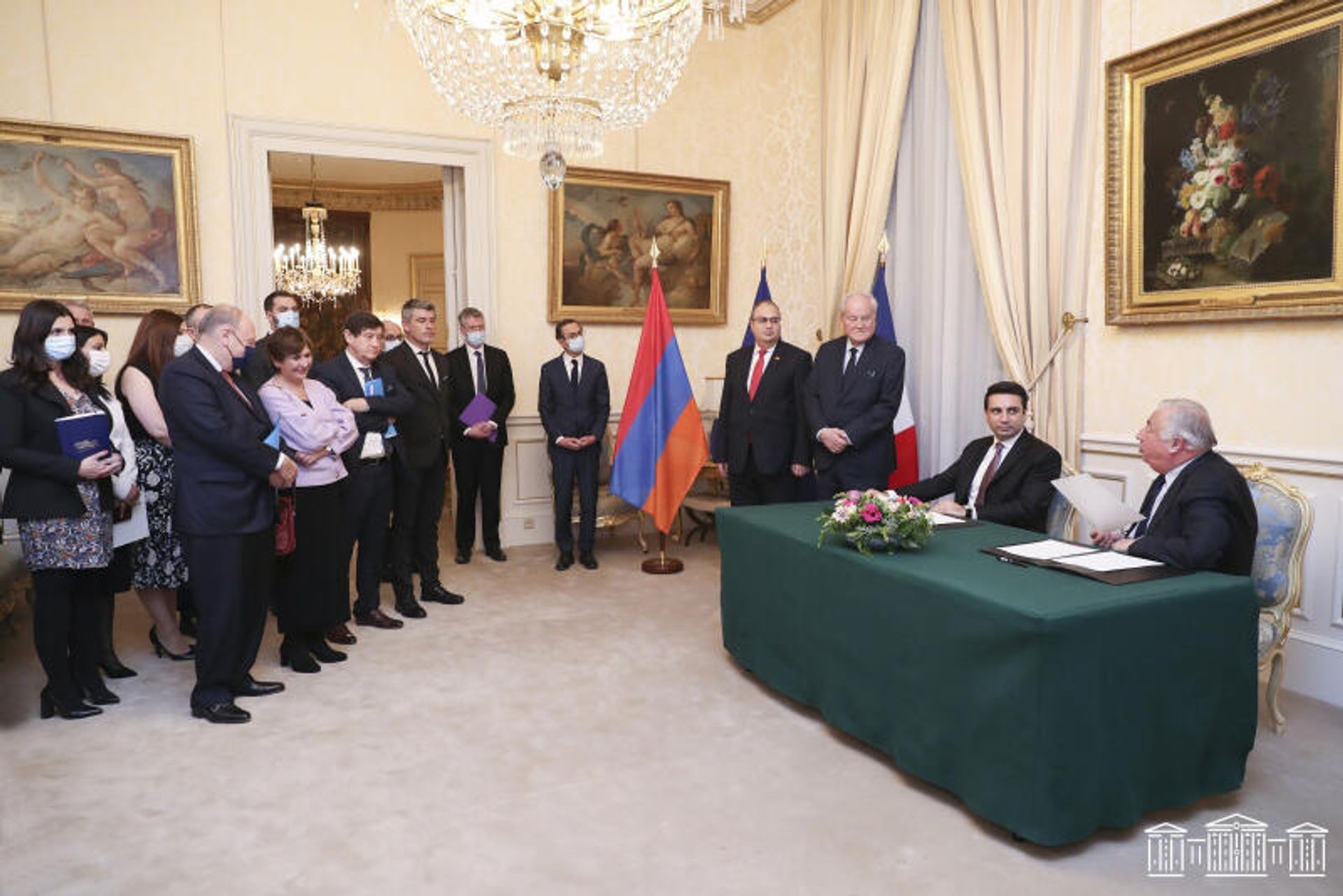 ՀՀ ԱԺ նախագահ Ալեն Սիմոնյանի գլխավորած պատվիրակությանը հյուրընկալել է Ֆրանսիայի Հանրապետության Սենատի նախագահ Ժերար Լարշեն (23 նոյեմբերի, 2021թ․). Փարիզ - Sputnik Արմենիա, 1920, 23.11.2021