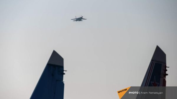 Русские витязи в аэропорту Эребуни во время авиашоу в столице (21 ноября 2021). Еревaн - Sputnik Армения