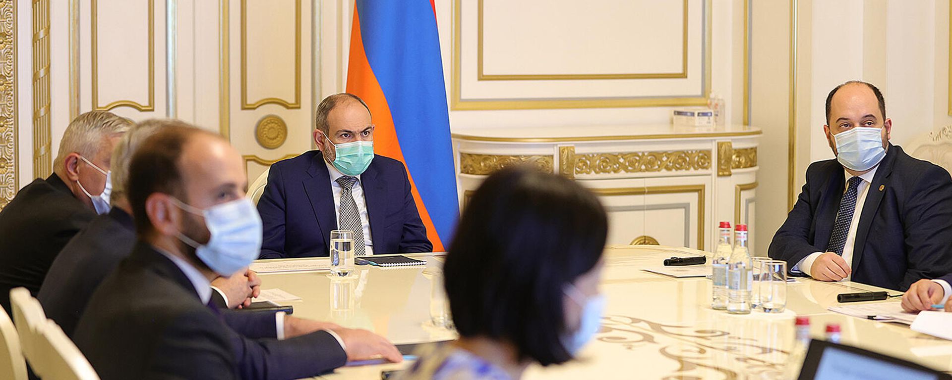 Հանրակրթության մասին օրենքում փոփոխություններ և լրացումներ կատարելու օրենսդրական նախագիծի մասին խորհրդատվություն վարչապետ Նիկոլ Փաշինյանի գլխավորությամբ (24 նոյեմբերի, 2021թ․). Երևան - Sputnik Արմենիա, 1920, 24.11.2021