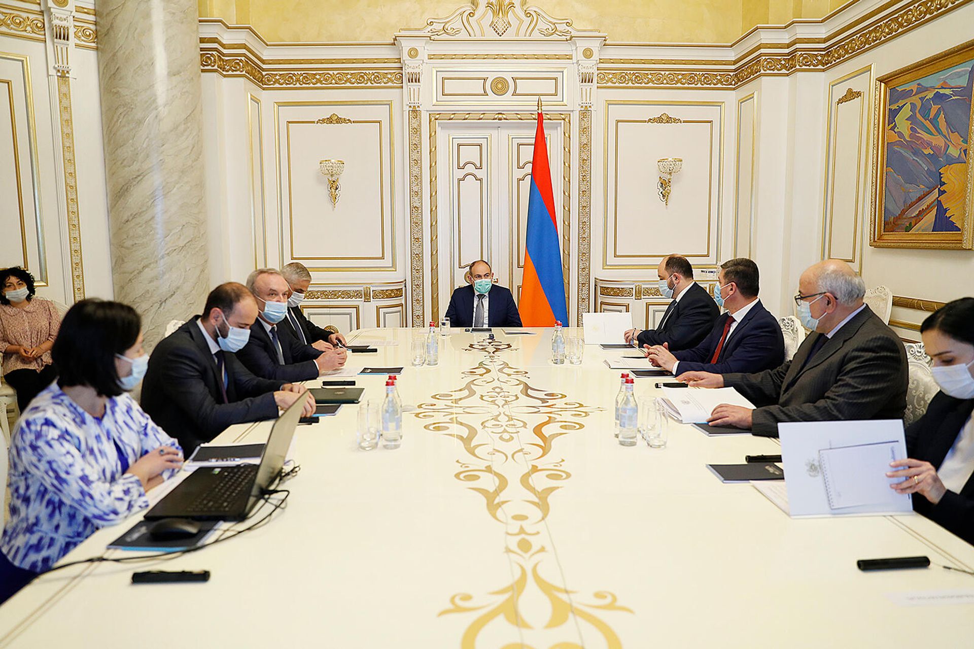 Հանրակրթության մասին օրենքում փոփոխություններ և լրացումներ կատարելու օրենսդրական նախագիծի մասին խորհրդատվություն վարչապետ Նիկոլ Փաշինյանի գլխավորությամբ (24 նոյեմբերի, 2021թ․). Երևան - Sputnik Արմենիա, 1920, 24.11.2021