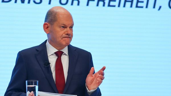 Главный кандидат Социал-демократической партии Германии на пост канцлера Олаф Шольц выступает с заявлением после заключительного раунда коалиционных переговоров по формированию нового правительства (24 ноября 2021). Берлин - Sputnik Армения