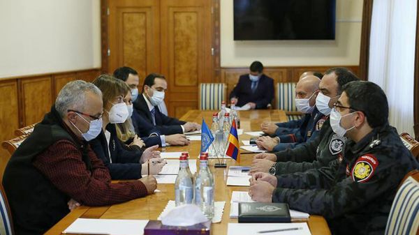 Начальник полиции Ваге Казарян принял делегацию во главе с постоянным представителем Программы развития ООН в Армении Натией Нацвлишвили (25 ноября 2021). Еревaн - Sputnik Армения