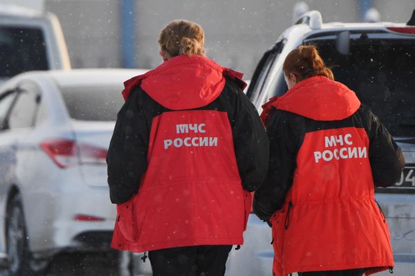 Сотрудницы МЧС РФ у шахты Листвяжная в городе Белово - Sputnik Армения