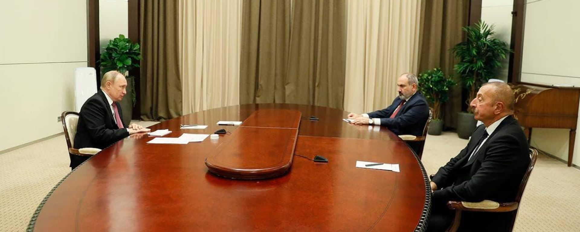Встреча лидеров России, Армении и Азербайджана Владимира Путина, Никола Пашиняна и Ильхама Алиева (26 ноября 2021). Сочи - Sputnik Армения, 1920, 26.11.2021