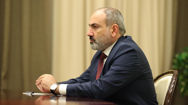 Премьер-министр Армении Никол Пашинян во время встречи лидеров России, Армении и Азербайджана (26 ноября 2021). Сочи - Sputnik Армения