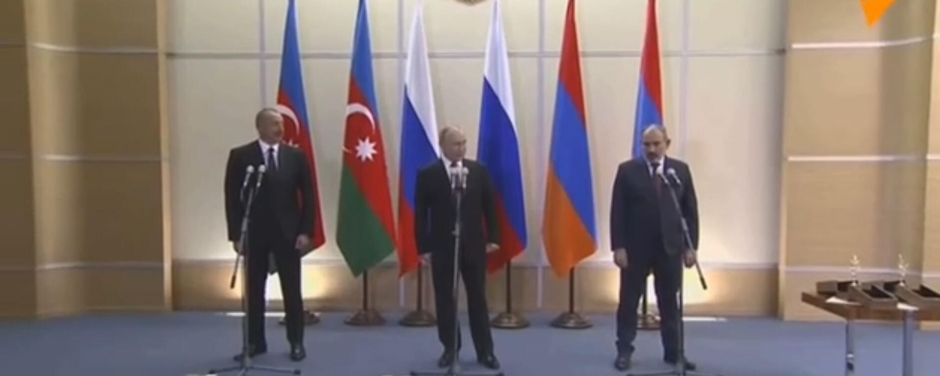Путин подарил Пашиняну и Алиеву символическую оливковую ветвь - Sputnik Արմենիա, 1920, 26.11.2021