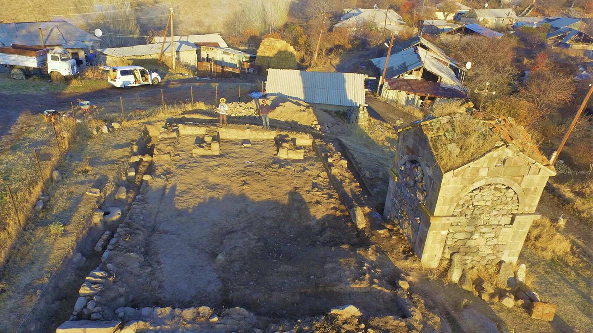 Археологи Гор Казарян и Левон Мкртчян Археологи Гор Казарян и Левон Мкртчян - Sputnik Армения, 1920, 05.12.2021
