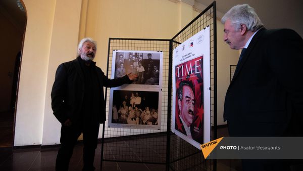 Стас Намин на открытии фотовыставки в честь 126-летия Анастаса Микояна в НАН РА (29 ноября 2021). Еревaн - Sputnik Армения