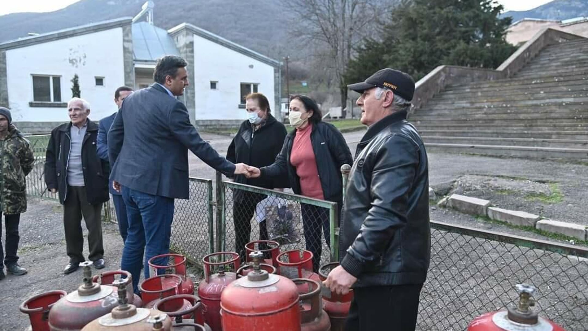 Արման Թաթոյանը Կապան համայնքի ղեկավար Գևորգ Փարսյանի ուղեկցությամբ այցելել է Շիկահող ու Ճակատեն գյուղեր։ Արման Թաթոյանը Կապան համայնքի ղեկավար Գևորգ Փարսյանի ուղեկցությամբ այցելել է Շիկահող ու Ճակատեն գյուղեր։ - Sputnik Արմենիա, 1920, 30.11.2021