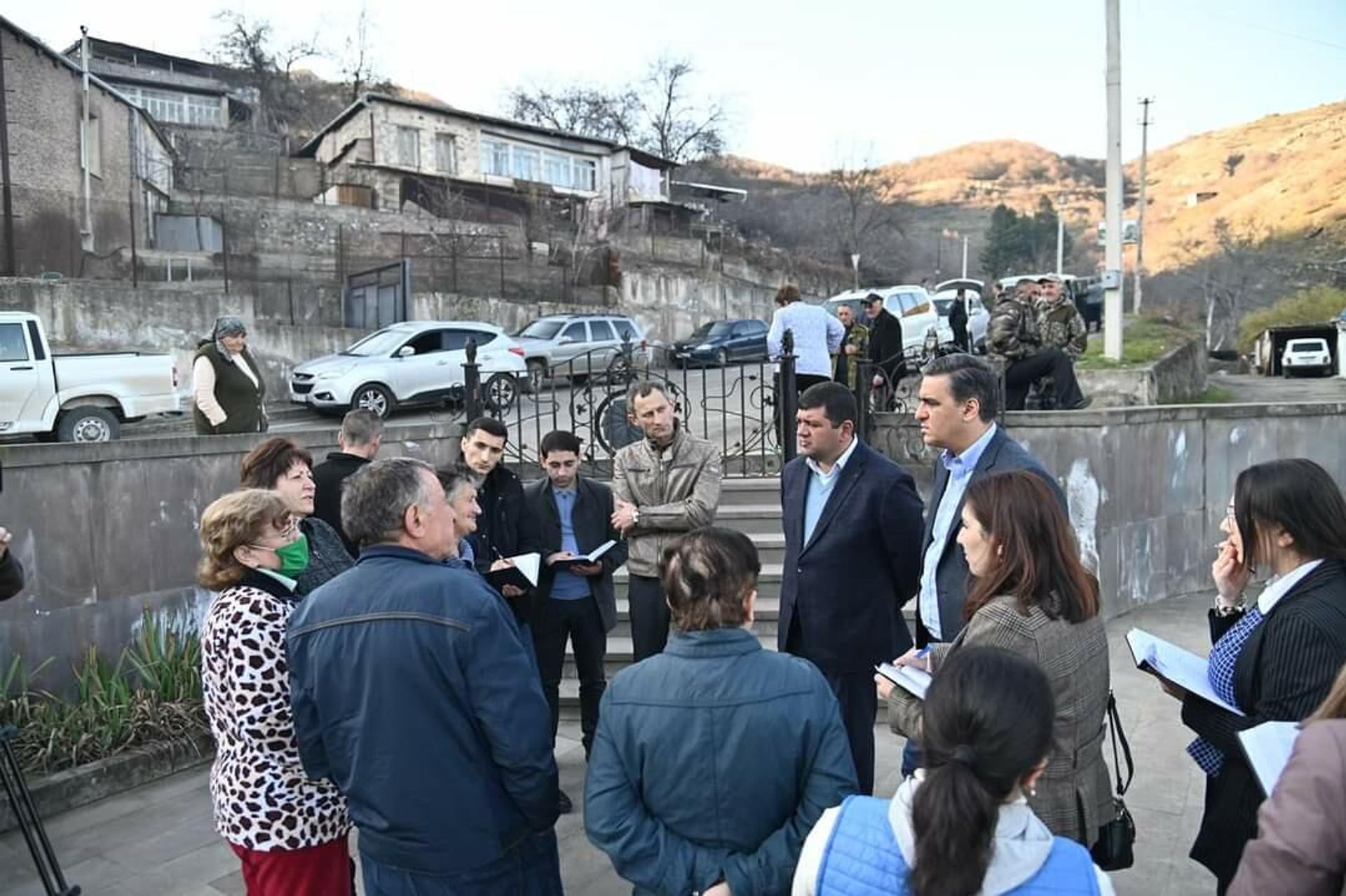 Արման Թաթոյանը Կապան համայնքի ղեկավար Գևորգ Փարսյանի ուղեկցությամբ այցելել է Շիկահող ու Ճակատեն գյուղեր։ Արման Թաթոյանը Կապան համայնքի ղեկավար Գևորգ Փարսյանի ուղեկցությամբ այցելել է Շիկահող ու Ճակատեն գյուղեր։ - Sputnik Արմենիա, 1920, 30.11.2021
