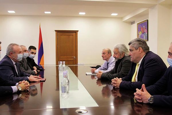 ԿԳՄՍ նախարար Վահրամ Դումանյանն ընդունել է հայազգի կոմպոզիտոր, գեղանկարիչ, լուսանկարիչ, ռեժիսոր, պրոդյուսեր Ստաս Նամինին - Sputnik Արմենիա