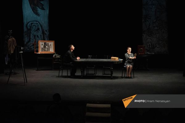 Ռիչարդ Կալինոսկու «Հրեշը լուսնի վրա» պիեսի դեմադրությունը Երևանի պատանի հանդիսատեսի թատրոնում - Sputnik Արմենիա