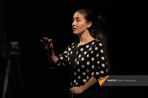 Ռիչարդ Կալինոսկու «Հրեշը լուսնի վրա» պիեսի դեմադրությունը Երևանի պատանի հանդիսատեսի թատրոնում - Sputnik Արմենիա