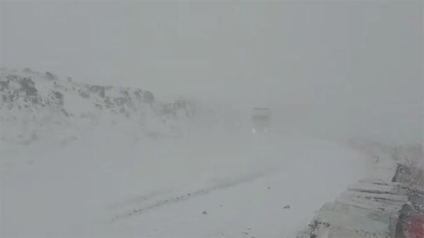 Շիրակի մարզի Արթիկի, Ախուրյանի, Աշոցքի և Ամասիայի տարածաշրջանների ավտոճանապարհներին թույլ ձյուն է տեղում։ - Sputnik Արմենիա