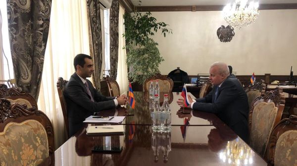 Ռուսաստանի արտակարգ և լիազոր դեսպան Սերգեյ Կոպիրկինը հանդիպել է Գեղարքունիքի մարզպետ Կարեն Սարգսյանի հետ (1 դեկտեմբերի, 2021թ)․ Գավառ - Sputnik Արմենիա