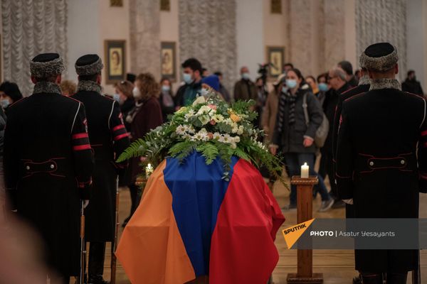 Гражданская панихида по Вано Сирадегяну Гражданская панихида по Вано Сирадегяну - Sputnik Армения