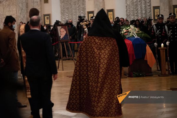 Гражданская панихида по Вано Сирадегяну Гражданская панихида по Вано Сирадегяну - Sputnik Армения