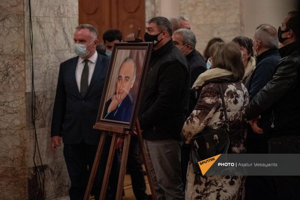 Гражданская панихида по Вано Сирадегяну Гражданская панихида по Вано Сирадегяну - Sputnik Армения