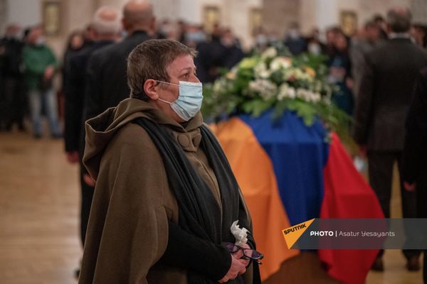 Гражданская панихида по Вано Сирадегяну Гражданская панихида по Вано Сирадегяну - Sputnik Армения