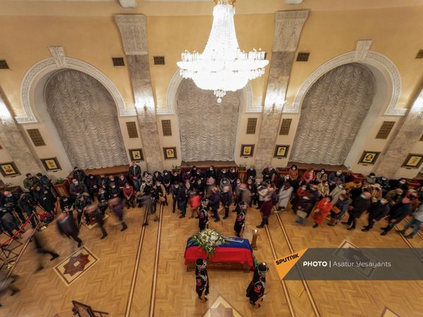 Гражданская панихида по Вано Сирадегяну Гражданская панихида по Вано Сирадегяну - Sputnik Армения