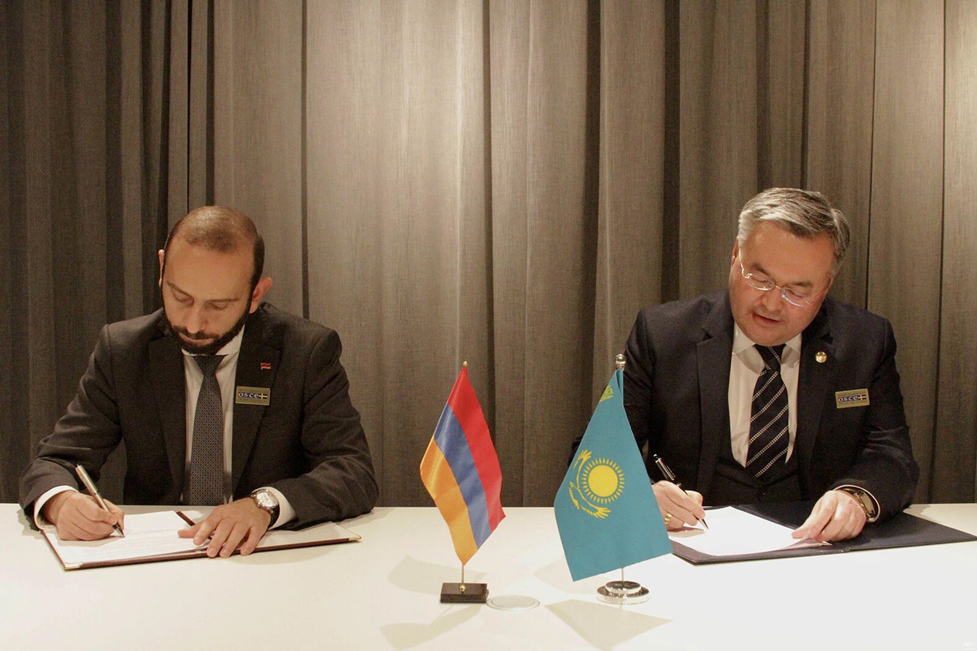 ՀՀ ԱԳ նախարար Արարատ Միրզոյանը հանդիպել է Ղազախստանի ԱԳ նախարար Մուխթար Թլեուբերդիի հետ (2 դեկտեմբերի, 2021թ). Ստոկհոլմ - Sputnik Արմենիա, 1920, 03.12.2021