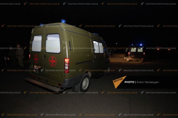 Армянские военнопленные в аэропорту Эребуни (4 декабря 2021). Еревaн - Sputnik Армения